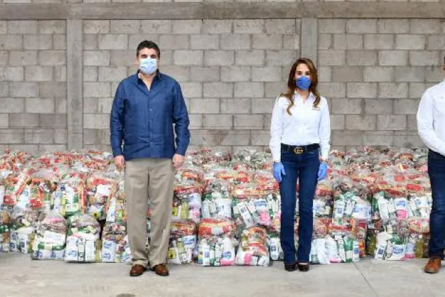 Donan Notarios alimento