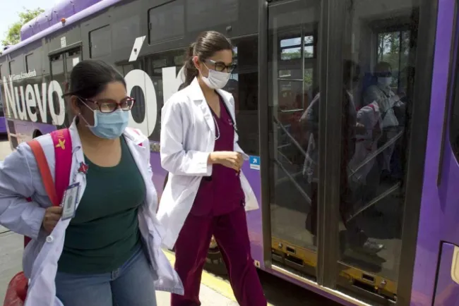 Van 25 mil trabajadores de salud contratados en la pandemia
