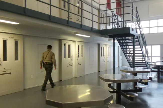 Despresurizan cárcel del Condado