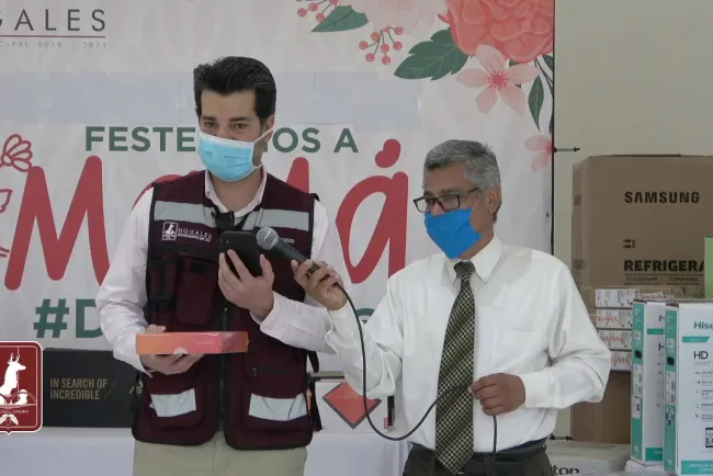 Celebra Alcalde a las madres