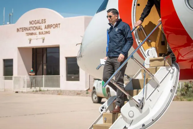 Supervisa Secretario de Seguridad de EU la construcción del muro