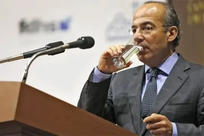 Fox me dijo que no debía meterme con el narco: Felipe Calderón