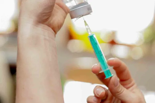 Hay 120 posibles vacunas contra el coronavirus, anuncia la OMS