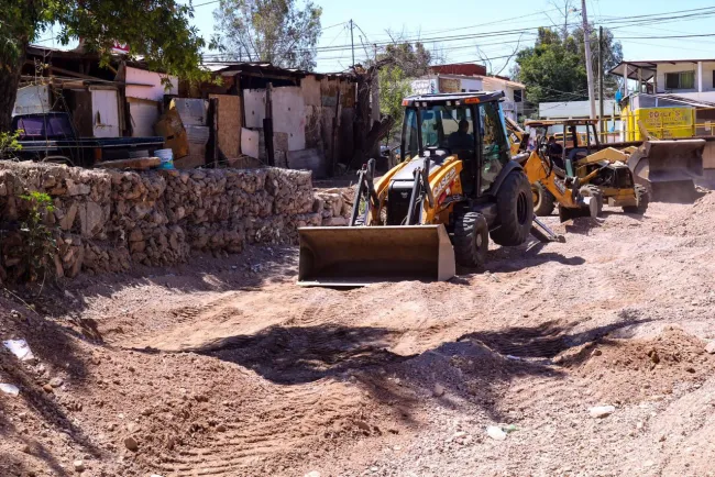 Desazolvan los arroyos de Nogales