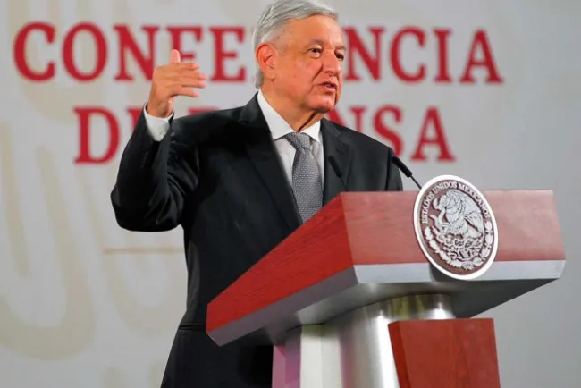 Acusa corrupción en contratos para energías limpias