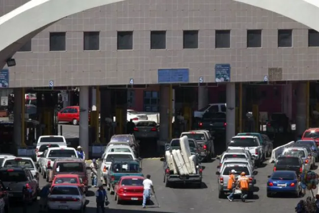 Indiferencia de arizonenses por Covid-19; disfrutan de playa