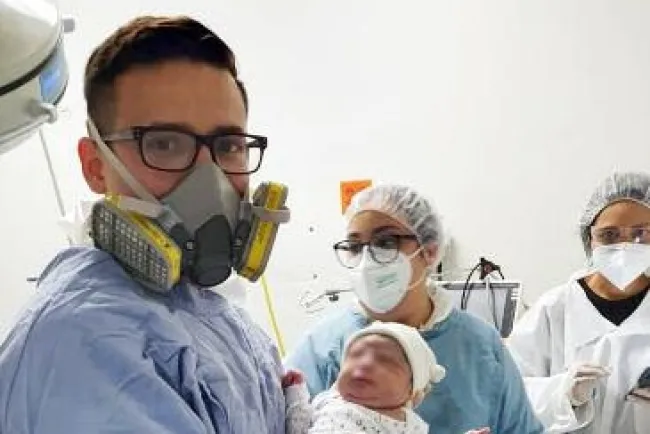 Nace primer bebé de madre contagiada