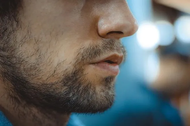 ¿Barbones deberán rasurarse para regresar a trabajar?