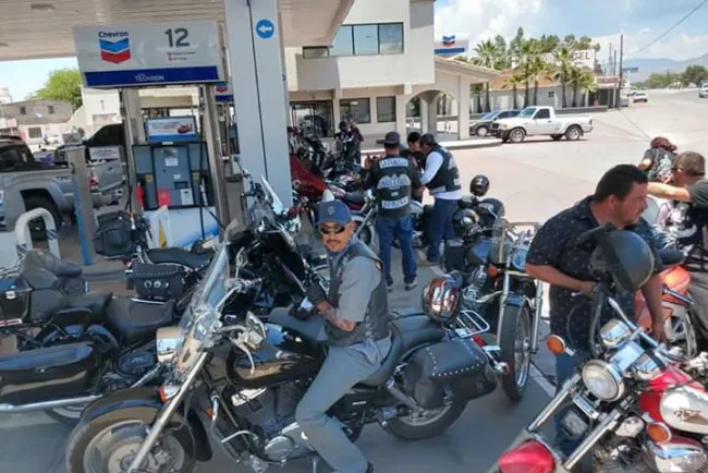 Apoyan motociclistas a albergue de Imuris