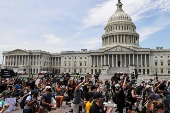 Jefe del Pentágono rechaza militarizar calles, como amaga Trump
