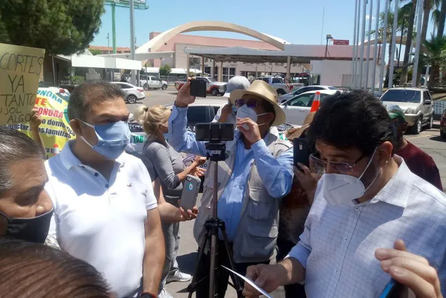 Protestan contra la CFE