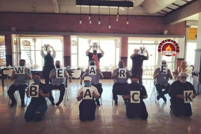 Abren sus puertas restaurantes