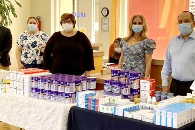 Patronato de Unacari entrega medicamento