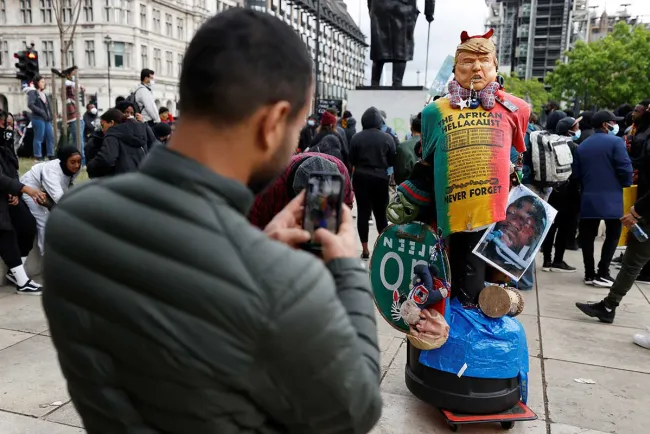 'El racismo es la pandemia', así marchan miles en todo el mundo
