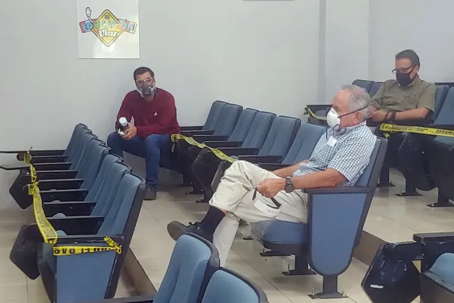 Reunión emergente para reforzar medidas en tiendas