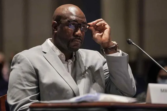 'Hagan cambios', pide hermano de Floyd ante el Congreso