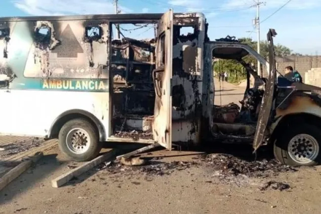 Tras fallecimiento de hombre por Covid-19, pobladores queman alcaldía y clínica en Chiapas