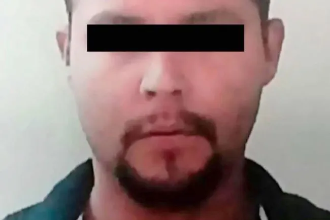 Intenta prender fuego a su esposa