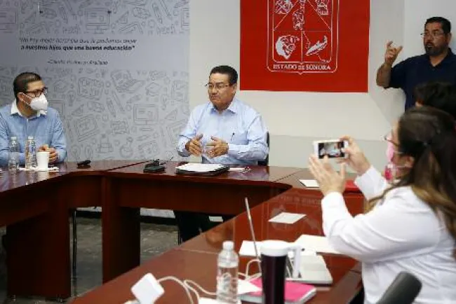 Capacita SEC a seis mil docentes