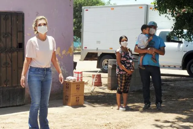 Entrega Gobernadora apoyos alimentarios