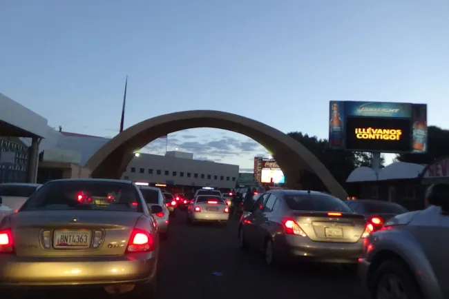 Continúa restricción en garitas