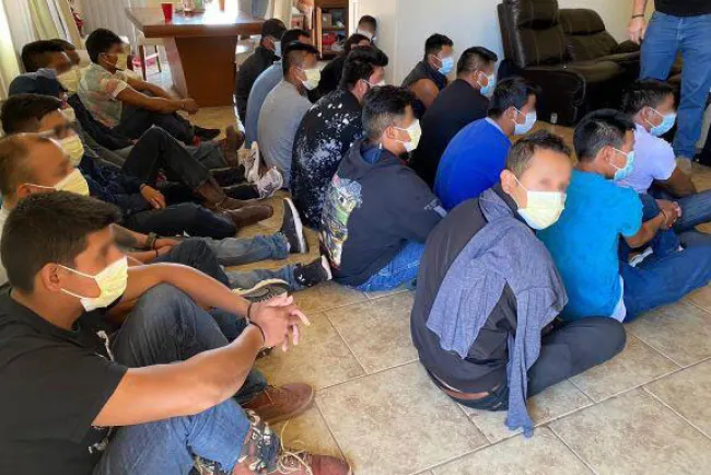 Detienen a 24 indocumentados