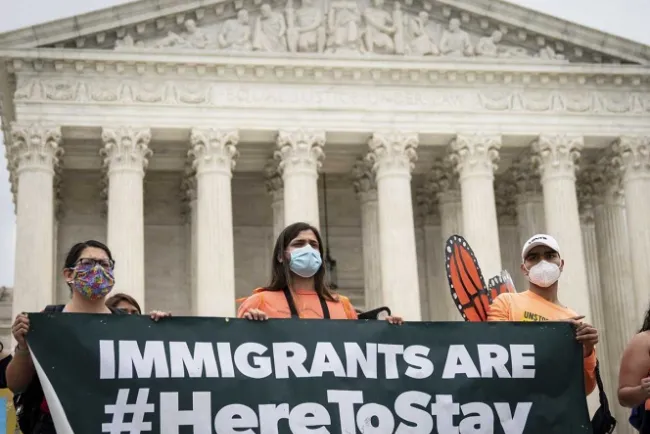 Pega Corte de EU a Trump y decide mantener el DACA