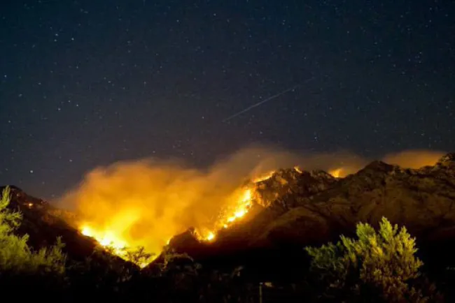 Incontenible incendio en Arizona