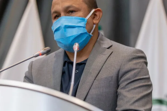 A favor diputados por reducción de regidores