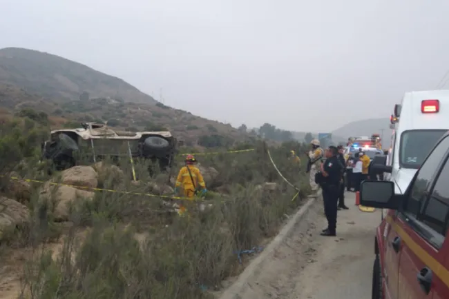 Vuelca unidad de la Sedena en Tijuana; reportan 5 muertos