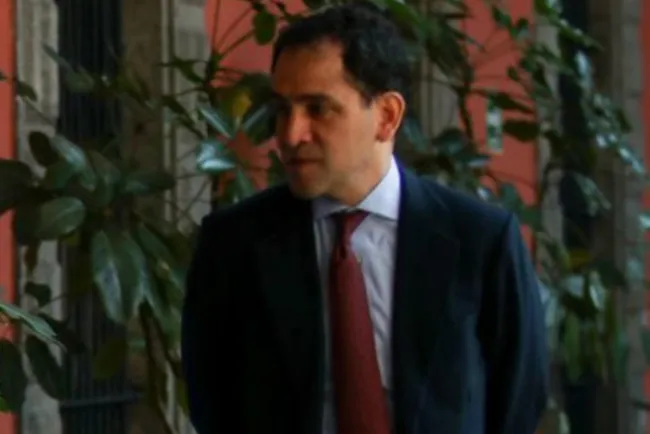 El titular de Hacienda, Arturo Herrera da positivo a Covid-19