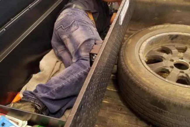 Llevaba indocumentado en la caja de herramienta