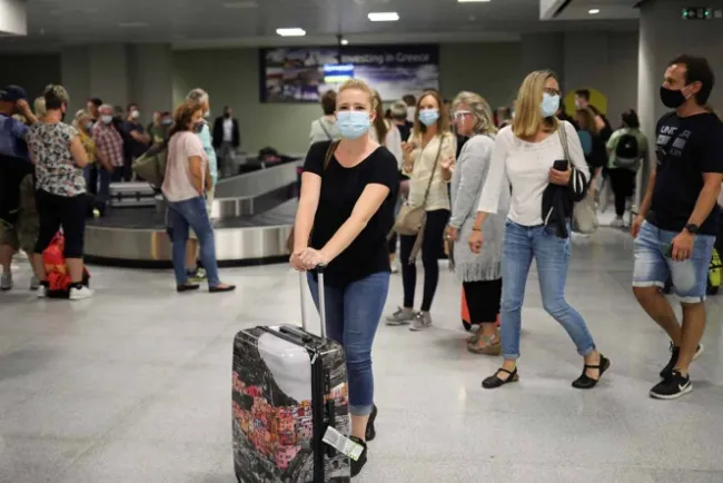 Europa veta a turistas mexicanos por coronavirus