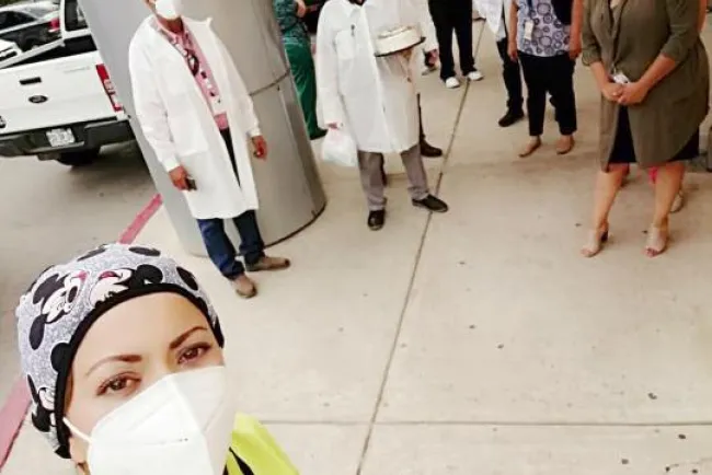 Celebra su cumpleaños combatiendo al Covid-19