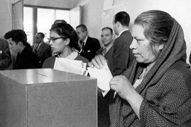 Hace 65 años nació el voto femenino en México