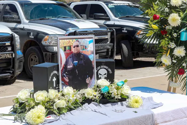 Rinden homenaje y reconocen a policía auxiliar