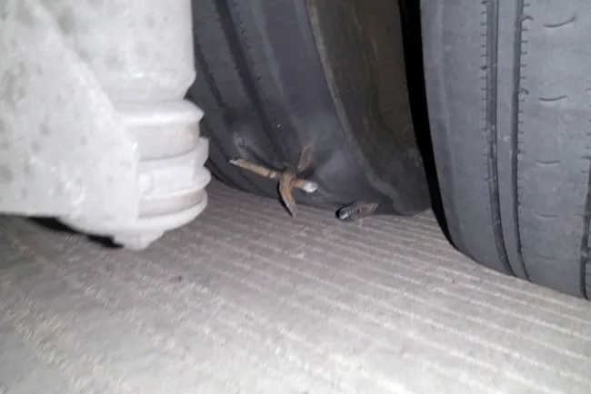 Denuncian despojos en carretera a Altar