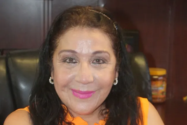 Reciben documentación para las becas municipales