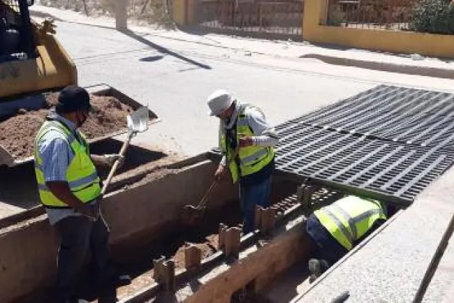 Continúa desazolve de arroyos y alcantarillas