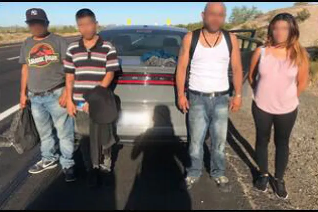 Arrestan a joven DACA con indocumentados