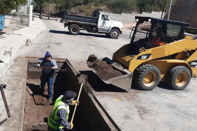 Previenen inundaciones en avenidas
