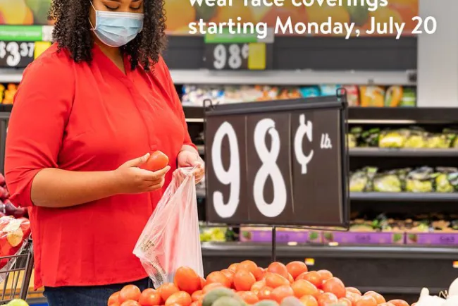 Exige Walmart a los clientes cubre-bocas