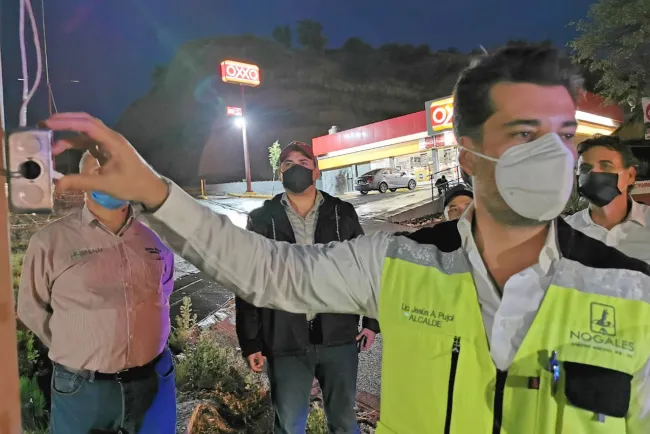 Inaugura Alcalde magna obra de alumbrado público