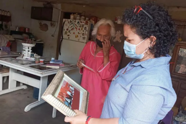 Llevan apoyo a Juanita