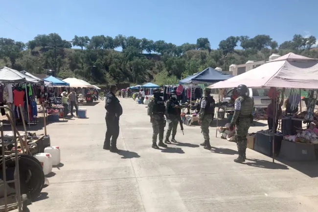Concientiza Grupo Operativo Covid-19 a visitantes a tianguis