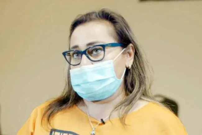 Protege enfermera a su familia