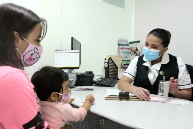 Aplica IMSS vacunas siguiendo las medidas