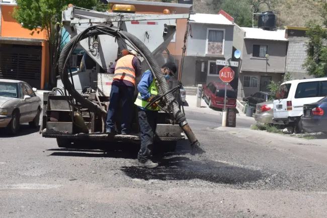 Continúa campaña de bacheo en Nogales