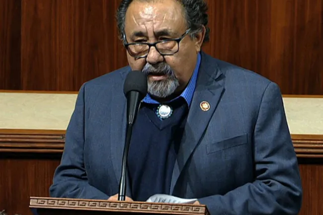 Da positivo Congresista Raúl Grijalva