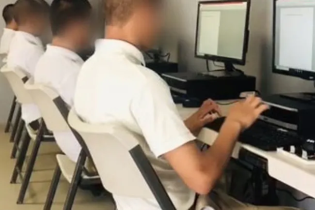 Estudian en línea durante pandemia